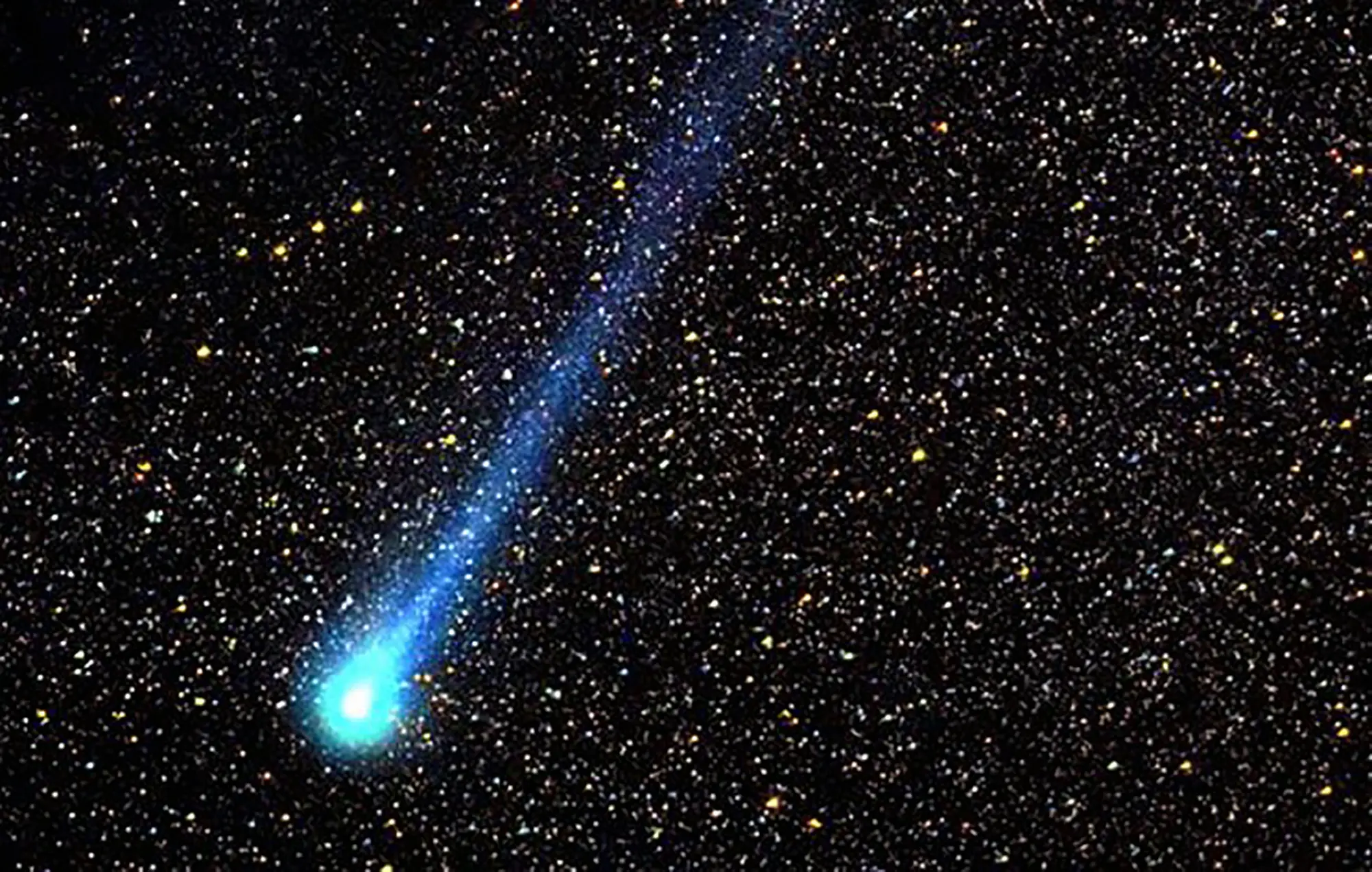 cometa swift-tuttle en cielo estrellado